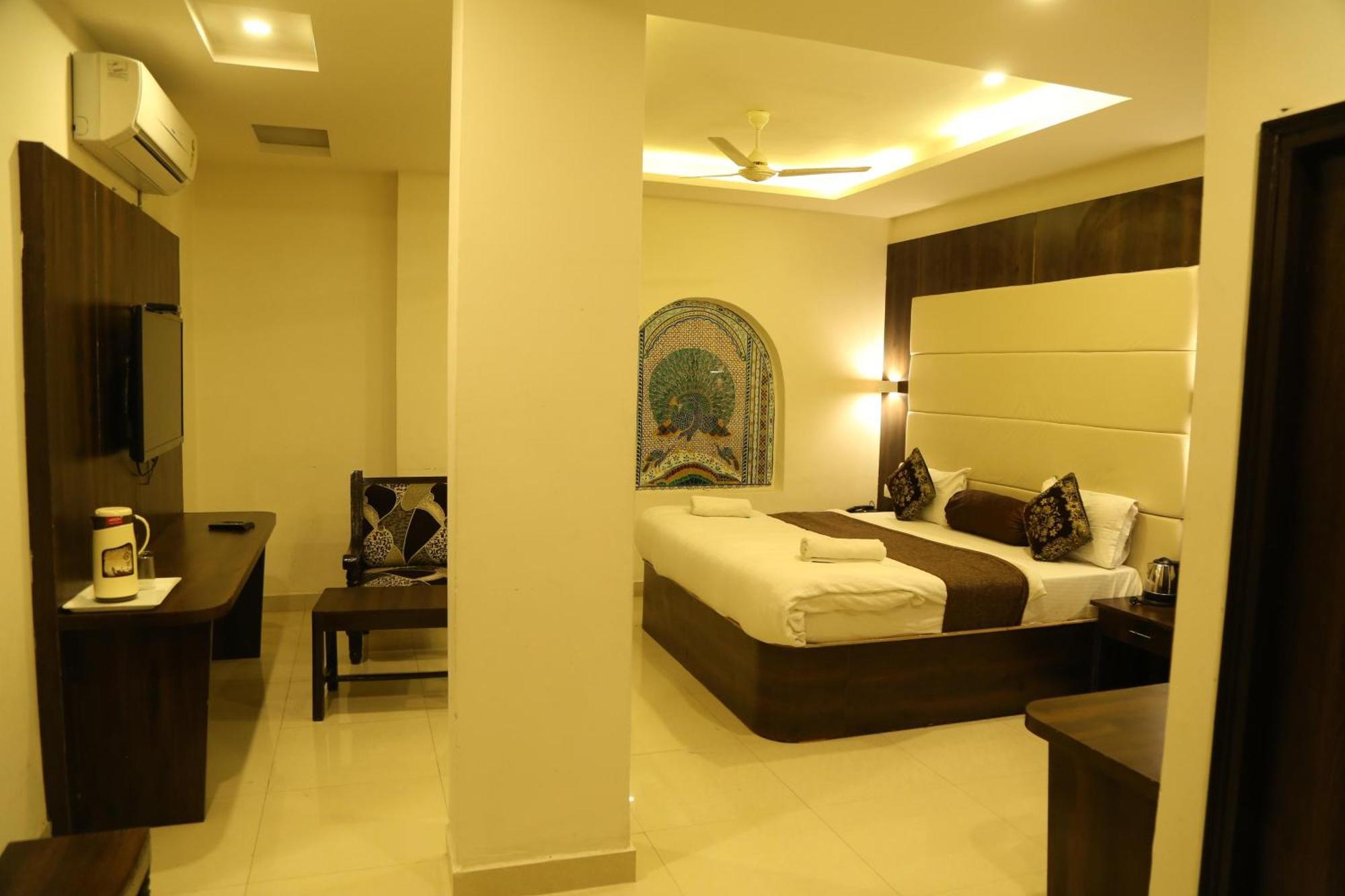Hotel Krishna Palace Удайпур Екстериор снимка